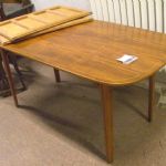 370 4202 DINING TABLE